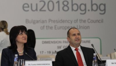 Радев: Комплиментите за европредседателството да не ни заблуждават