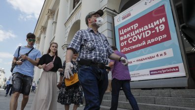 Задължителна ваксинация в Русия: Откажеш ли, оставаш без заплата
