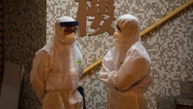 Рекордна смъртност в Китай: Вирусът покоси над 100 души само за ден