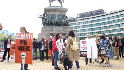 Сценаристи протестираха пред парламента, имат редица искания