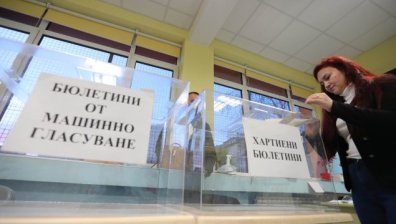 Бургаско село мина на хартиени бюлетини, машината не проработила