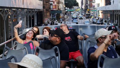 Рязък спад в броя на пътуващите до САЩ заради Доналд Тръмп