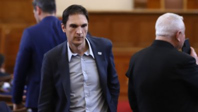 Александър Дунчев напусна "Продължаваме промяната": Загубихме година да се надлъгваме