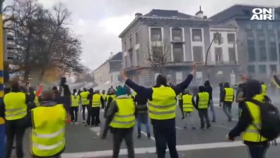 Десетки арестувани, димки и сълзотворен газ на протеста на "жълтите жилетки&ldquo; в Брюксел