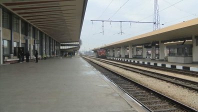 Скандал на гарата в Горна Оряховица завърши със счупен крак