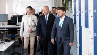 Радев: Устремът на младите ни дават вяра за бъдещето на България