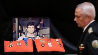 С рози, трибагреник&nbsp;и военни почести България изпрати Александър Александров (ВИДЕО)