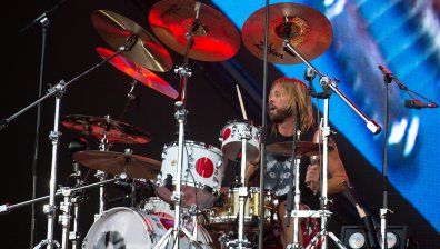 Почина барабанистът на Foo Fighters Тейлър Хокинс