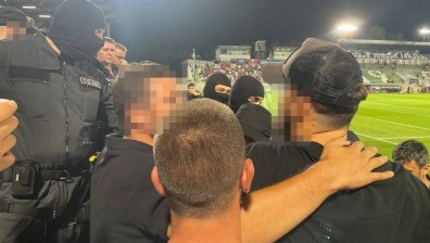 Фенове на "Черно море" съобщиха за грозни сцени на България - Сърбия в Разград