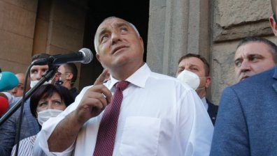 Ще подаде ли оставка Борисов след протестите и битката за "Росенец"?