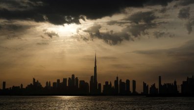 Мощна буря наводни ОАЕ, мълнии удариха Бурдж Халифа