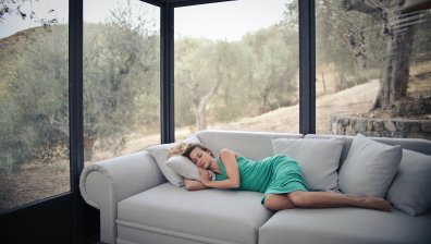 Как часовете сън водят до промени в теглото