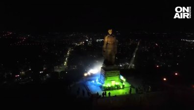 Пловдивчани почетоха жертвите на Народния съд с огнен флашмоб край Альоша