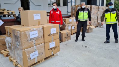 Доставиха тестовете за учениците, ще плащат допълнително на учителите