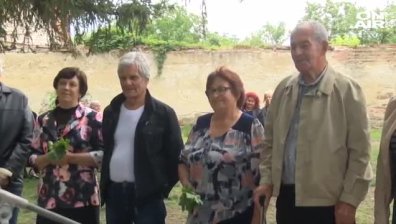 Заедно до златна сватба: Двойки подновиха брачните си клетви след 50 години