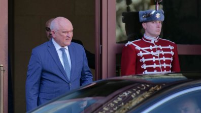 Калин Стоянов остава начело на МВР, Людмила Петкова - министър на финансите. Ето новия кабинет