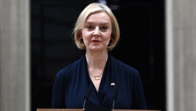 Лиз Тръс подаде оставка, призна, че не може да изпълни мандата