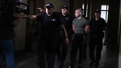 Съдът отказа да върне прокурорския син в ареста, гривната му давала дефекти във връзката