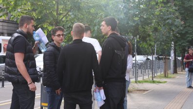 "Темата не беше от най-приятните": Близо 50 хиляди зрелостници на матурата по БЕЛ