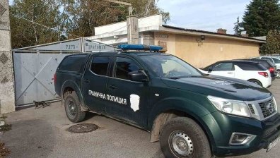 Граничари от Драгоман задържаха каналджия с мигранти