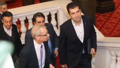 ДБ подаде ръка на "Продължаваме промяната", "Български възход" стъпва внимателно, "Възраждане" постави условия