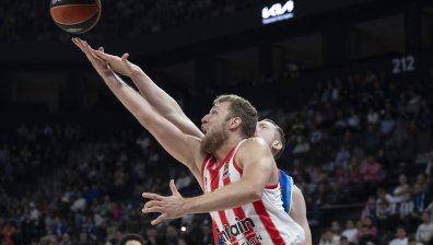 Александър Везенков и "Олимпиакос" с нова победа в Гърция