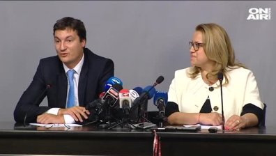 Корнелия Нинова претърпяла катастрофа, добре е