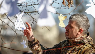Украйна почита паметта на жертвите от Революцията на достойнството в Киев (СНИМКИ)