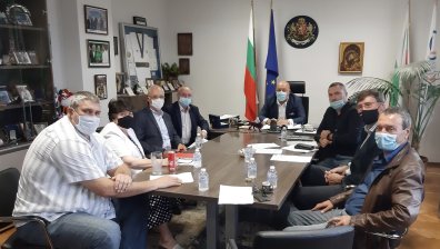 Обсъдиха мерките за допускане на публика на закрито