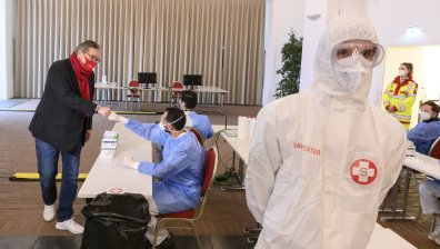 Нидерландия затегна мерките заради мутациите, Гърция обмисля пълно затваряне на Атина