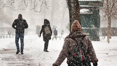 Зимата е тук: Сняг и заледени пътища, ще има слабо затопляне преди следващия циклон