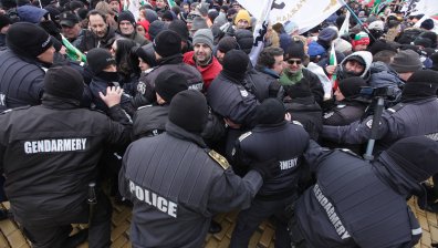 Рашков: Полицаите бяха изключително толерантни към протестиращите пред НС