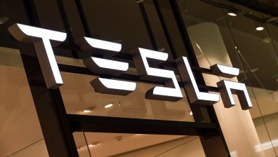 Спад и масова разпродажба на акциите на Tesla