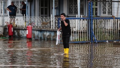 12 души пострадаха след проливни дъждове в Турция