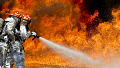 Пожар гори в петролен склад в Русия, на границата с Украйна
