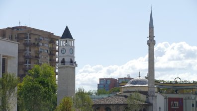 Албания въвежда 14-дневна карантина за всички от Гърция и РСМ