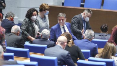 След горещ дебат в НС: Митингите за вота - само при спазване на мерките