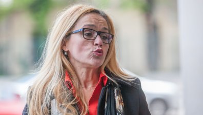 Протестиращи искат помилването на Десислава Иванчева пред президентството