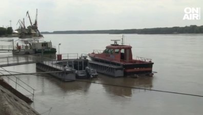 Арестуваха български капитан на кораб заради разлив на 35 т нефт в Дунав до Сърбия