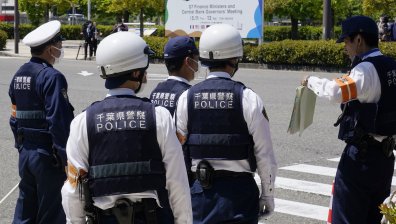 Въоръжен взе заложници и се барикадира в пощенски клон в Япония