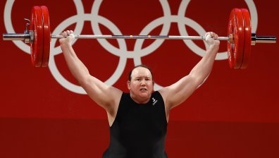 Справедливо ли е транссексуален атлет да се състезава с жените?