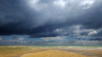 Опасно време в Гърция - бурни ветрове и проливни дъждове