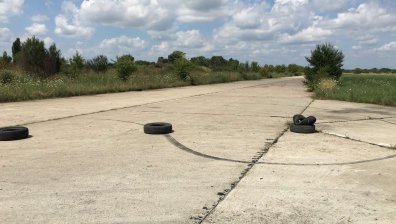 Фотоволтаична централа или летище: Държавата в конфликт с общината в Бургас заради Равнец