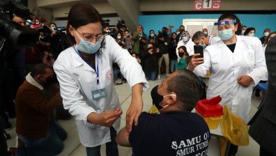 Каква защита ни дава единична доза от четирите одобрени ваксини?