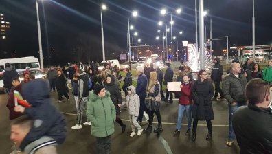 Перничани на протест заради водния режим, заплашиха да затворят пътен възел