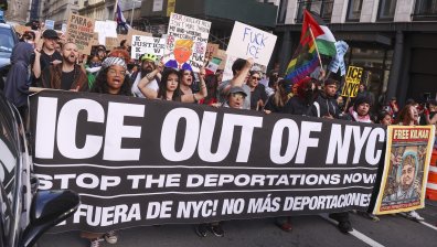 Протестиращи в Ню Йорк се обявиха срещу Доналд Тръмп