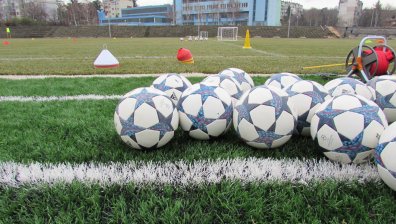 Правилото за пет смени на мач ще важи и догодина