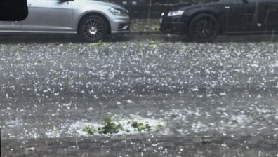 Градушката в Трявна - невиждана от половин век: "Колите са помлени"