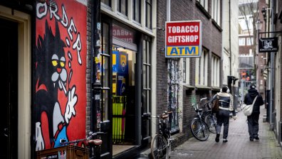 Забраниха марихуаната в квартала на червените фенери, за нарушителите - солена глоба