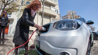 Коронавирусът нанесе тежък удар по електромобилите